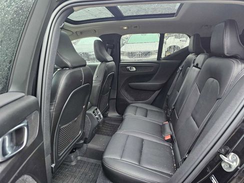 Certified 2024 Volvo XC40 B5 Plus w/ Climate Package image 18