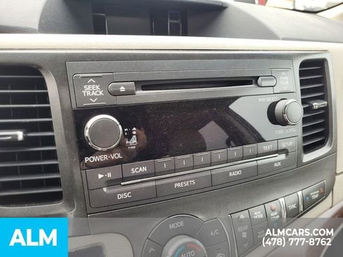Used 2014 Toyota Sienna XLE image 10