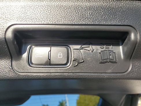 Certified 2023 Ford Explorer XLT image 8