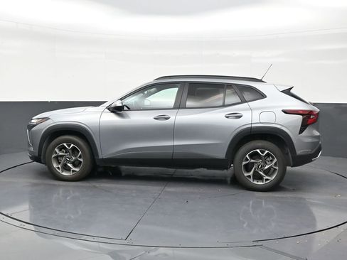 Used 2024 Chevrolet Trax LT w/ Driver Confidence Package image 2