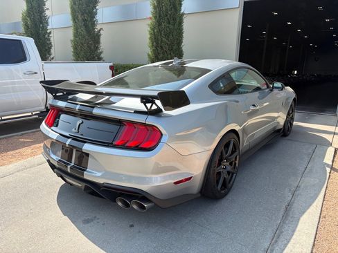 Used 2022 Ford Mustang Shelby GT500 w/ Carbon Fiber Track Pack RWD image 2