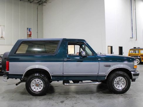 Used 1994 Ford Bronco XLT image 7