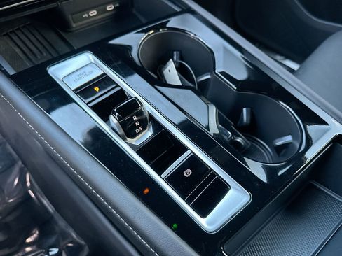 Used 2025 Volkswagen Atlas Cross Sport SE image 19