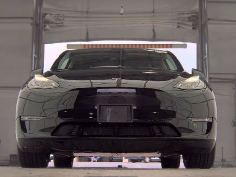 Used 2023 Tesla Model Y Long Range AWD/4WD image 5