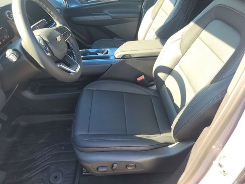 New 2026 Chevrolet Equinox EV LT image 18