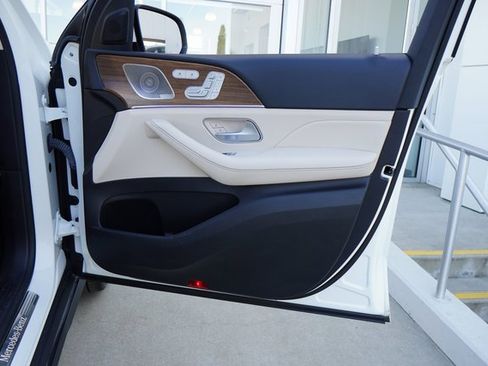 Used 2022 Mercedes-Benz GLS 450 4MATIC image 18