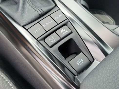 Used 2026 Toyota Camry SE FWD image 28