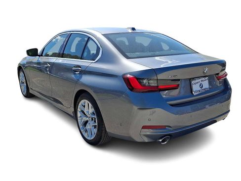 Used 2025 BMW 330i xDrive Sedan w/ Convenience Package AWD/4WD image 4