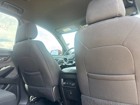 Used 2023 Chevrolet Traverse LT FWD image 29