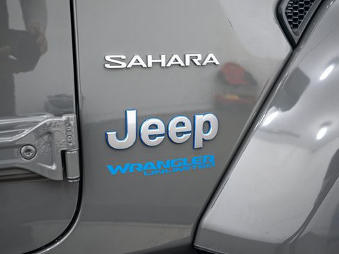 Used 2021 Jeep Wrangler Unlimited Sahara w/ Cold Weather Group AWD/4WD image 29
