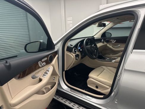 Used 2018 Mercedes-Benz GLC 300 4MATIC image 5
