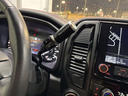 Used 2023 Nissan Titan PRO-4X w/ Pro-4x Convenience Package image 11