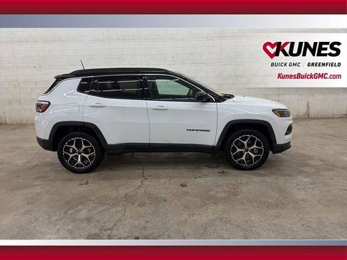 Used 2025 Jeep Compass Limited AWD/4WD image 4
