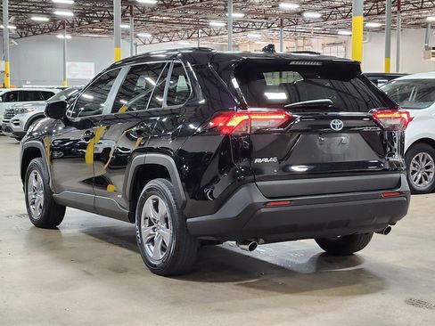 Used 2022 Toyota RAV4 LE image 11