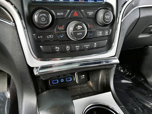 Used 2018 Jeep Grand Cherokee Limited RWD image 16