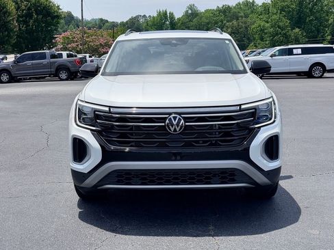 Used 2024 Volkswagen Atlas Peak Edition SEL AWD/4WD image 9