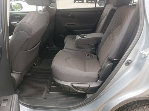 Used 2023 Toyota Highlander LE FWD image 13