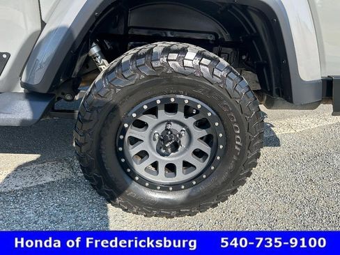 Used 2020 Jeep Gladiator Overland image 36