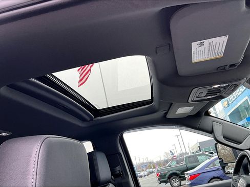 Used 2025 GMC Sierra 3500 SLT w/ SLT Premium Package image 18