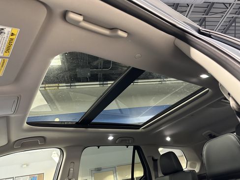 New 2025 Honda Pilot Touring image 31