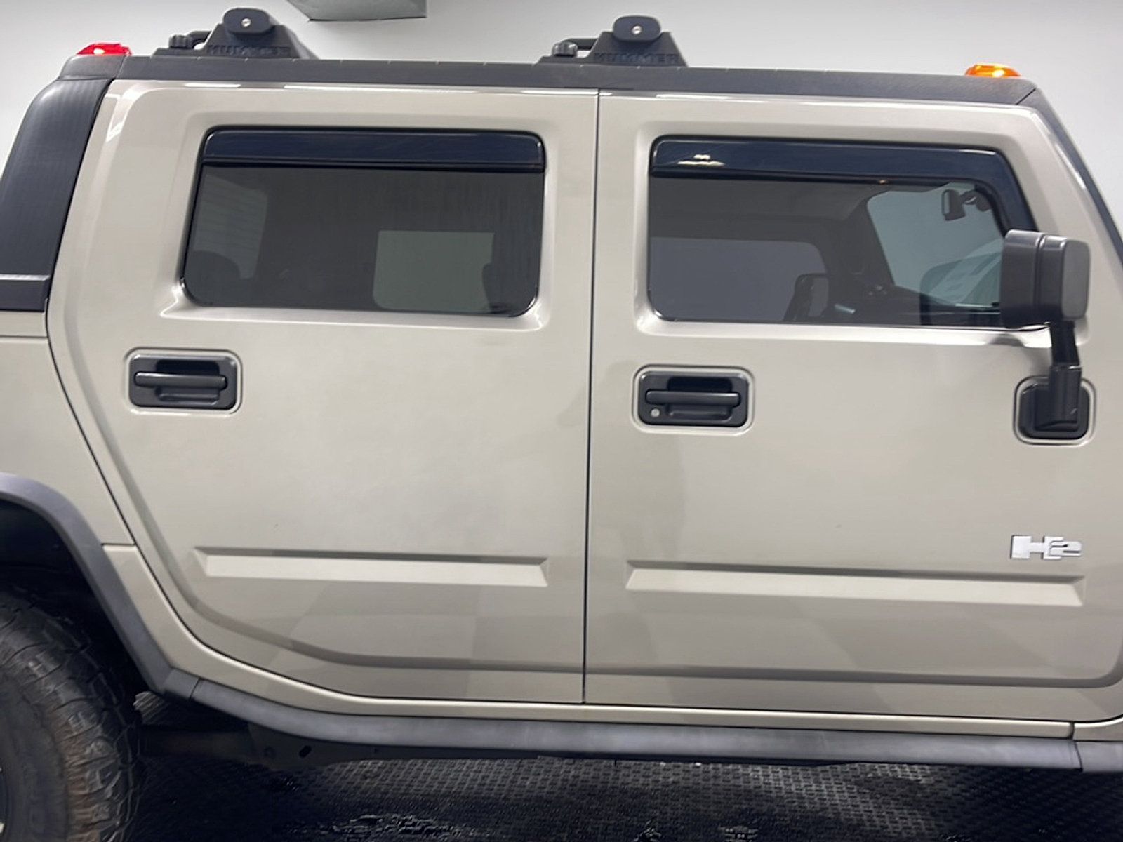 Used 2005 HUMMER H2 SUT w/ Preferred Equipment Group AWD/4WD image 19