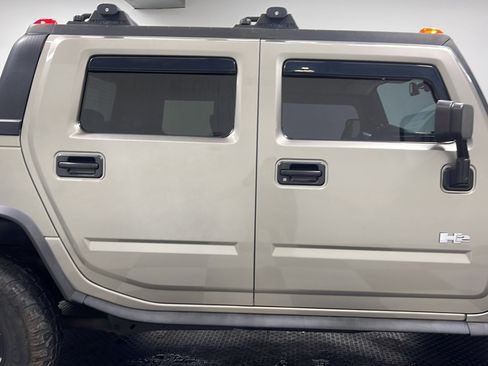 Used 2005 HUMMER H2 SUT w/ Preferred Equipment Group AWD/4WD image 19