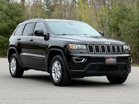Used 2020 Jeep Grand Cherokee Laredo AWD/4WD image 6