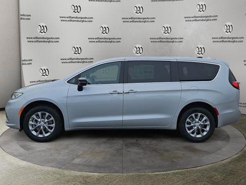 New 2026 Chrysler Pacifica Limited image 2