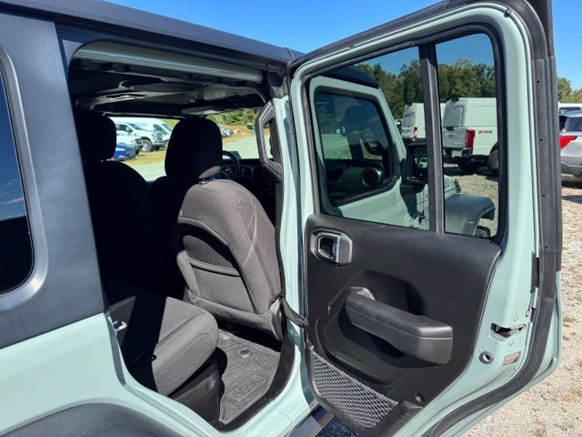 Used 2023 Jeep Wrangler Unlimited w/ Cold Weather Group AWD/4WD image 15