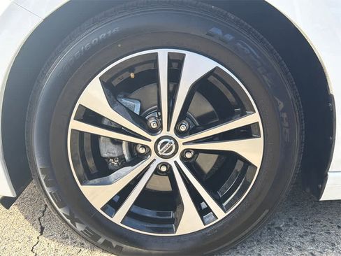 Used 2022 Nissan Sentra SV image 9