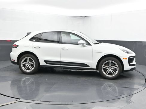 Used 2024 Porsche Macan AWD/4WD image 4
