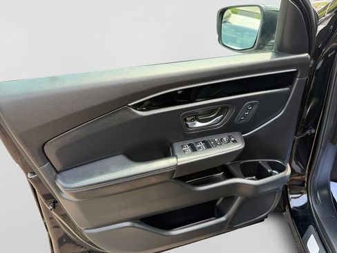 Used 2025 Honda Pilot EX-L image 9