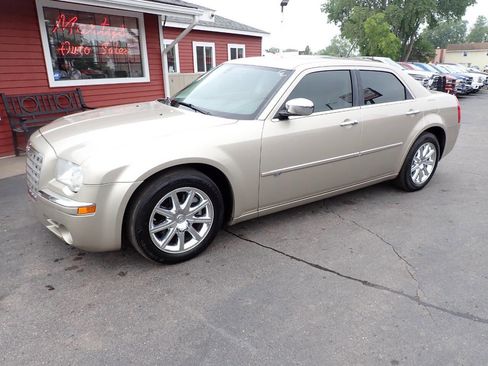Used 2008 Chrysler 300 C w/ Navigation & Sound Group II RWD image 3