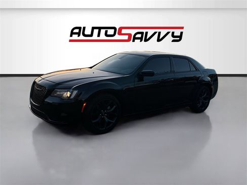 Used 2023 Chrysler 300 Touring w/ Sport Appearance Package image 3