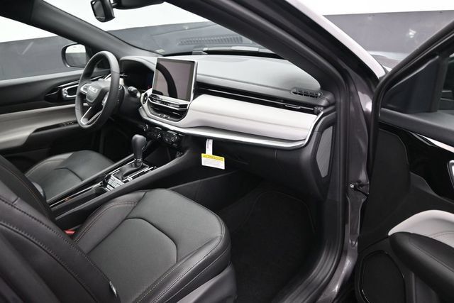 Used 2024 Jeep Compass Limited w/ Elite Group AWD/4WD image 9