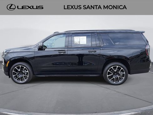 Used 2026 Chevrolet Suburban RST w/ Comfort Package RWD image 8