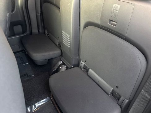 Used 2024 Nissan Frontier SV w/ SV Convenience Package image 11