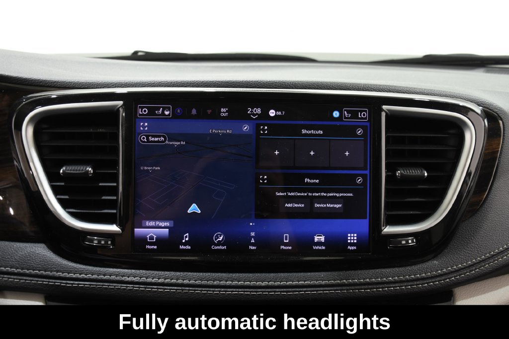 Used 2024 Chrysler Pacifica Limited FWD image 18
