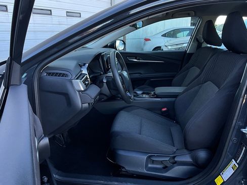 Used 2025 Toyota Camry LE image 10