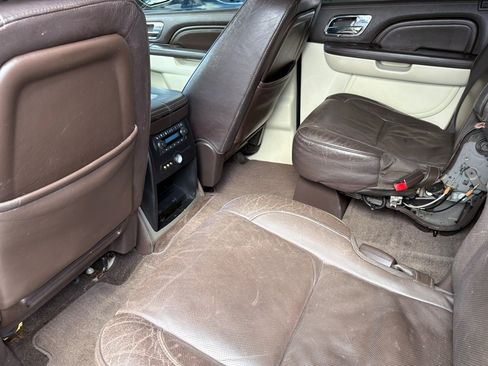 Used 2013 Cadillac Escalade ESV Platinum AWD/4WD image 13