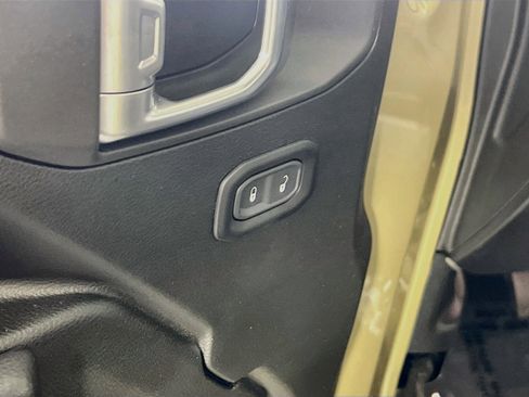 Used 2025 Jeep Wrangler Sport image 17