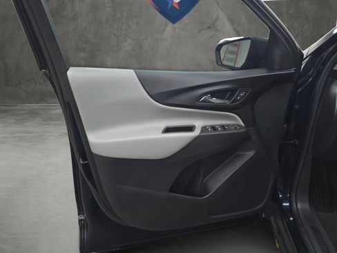 Used 2021 Chevrolet Equinox LS image 36