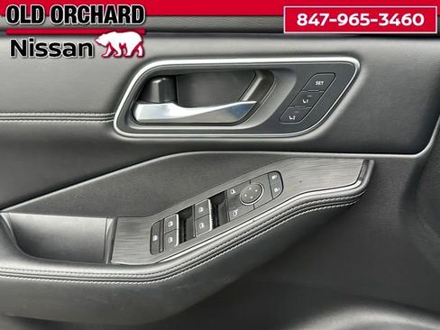 Used 2024 Nissan Rogue Platinum w/ Platinum Premium Package AWD/4WD image 9