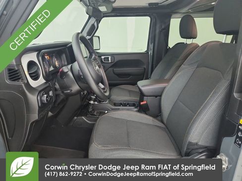 Used 2025 Jeep Wrangler Sport AWD/4WD image 19