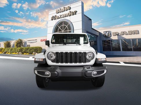 New 2025 Jeep Gladiator Sport image 11
