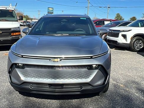 New 2026 Chevrolet Equinox EV LT image 2