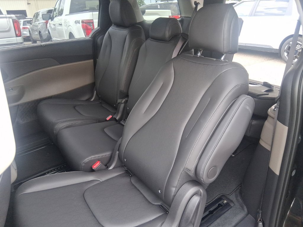 Certified 2026 Kia Carnival FWD image 10