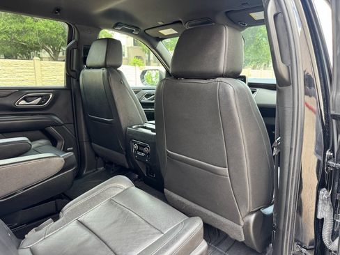 Used 2022 Chevrolet Suburban LT w/ Luxury Package RWD image 18