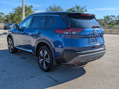 Used 2021 Nissan Rogue SL w/ Premium Package image 7