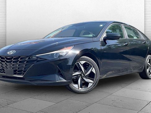 Used 2023 Hyundai Elantra SEL w/ Convenience Package FWD image 12